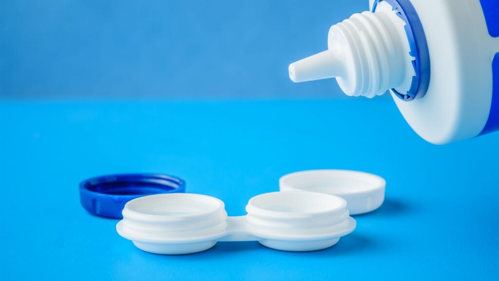 How to clean contact lens?